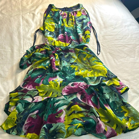 Tahari Dresses & Skirts - TAHARI Arthur Levine Ladies Sleeveless Floral Front Tie Dress size 8